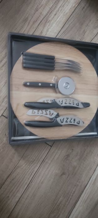 Nowy , zestaw do pizzy 10 elementów
