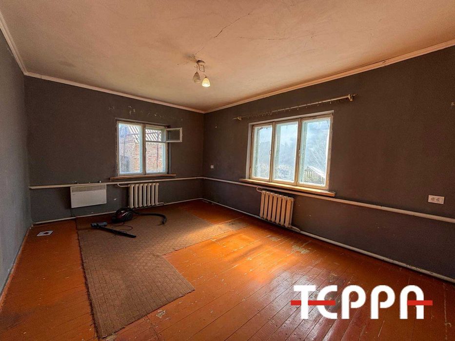 Продаж будинку, 4 окремі кімнати, Тепличне