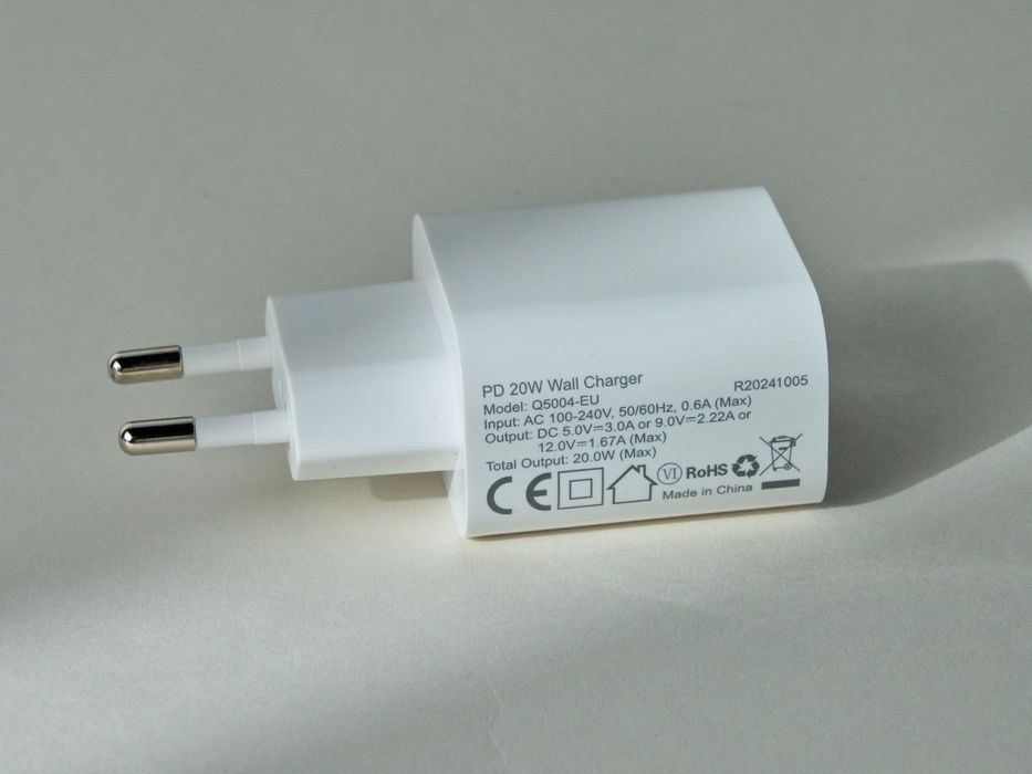 Carregador USB-C 20w novo