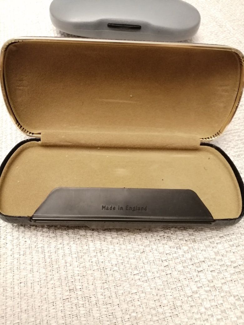 Etui do okularów.