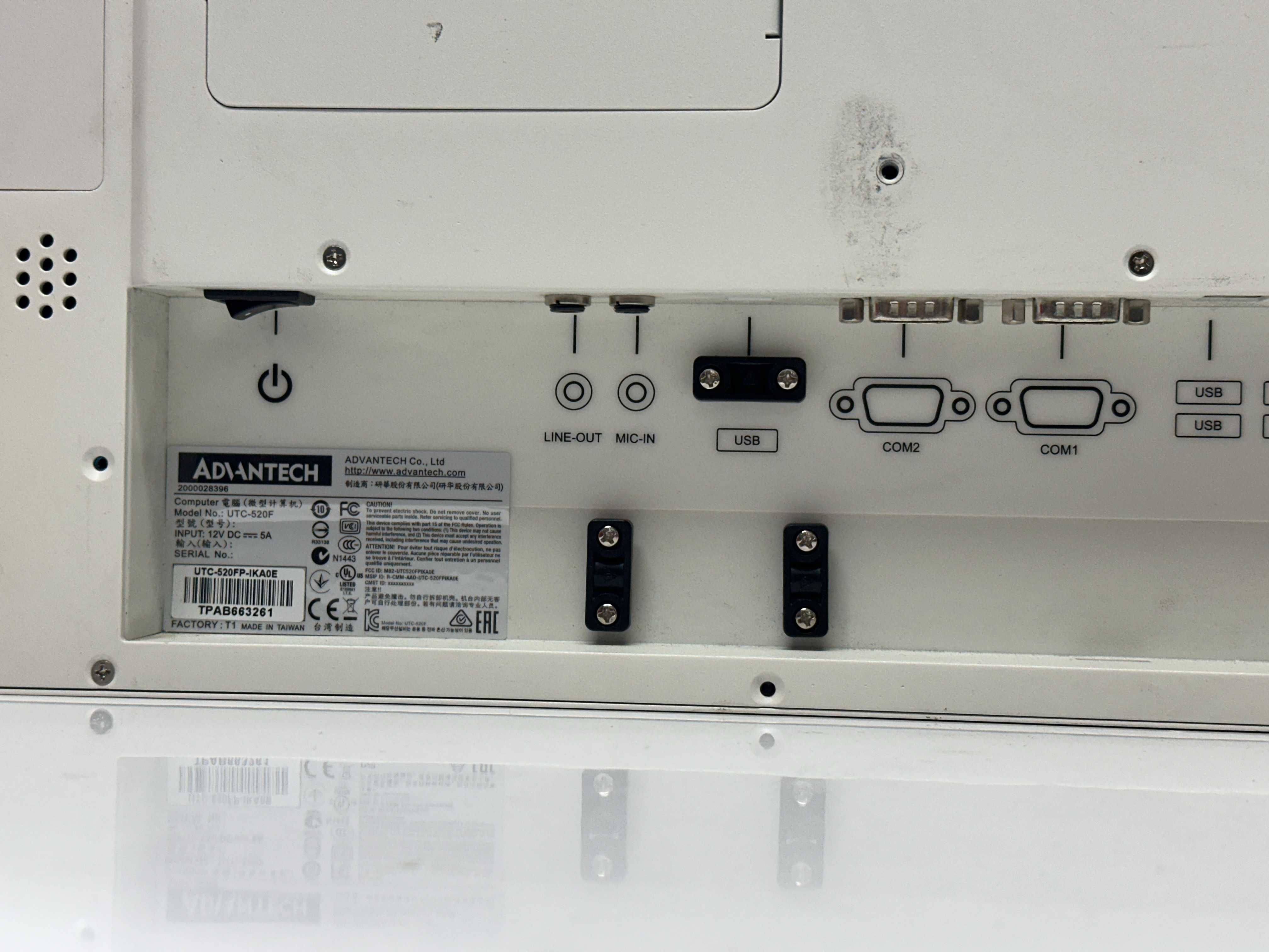 Komputer Przemysłowy ADVANTECH UTC-520F i5 8GB 256GB LCD 21,5 CALI AIO