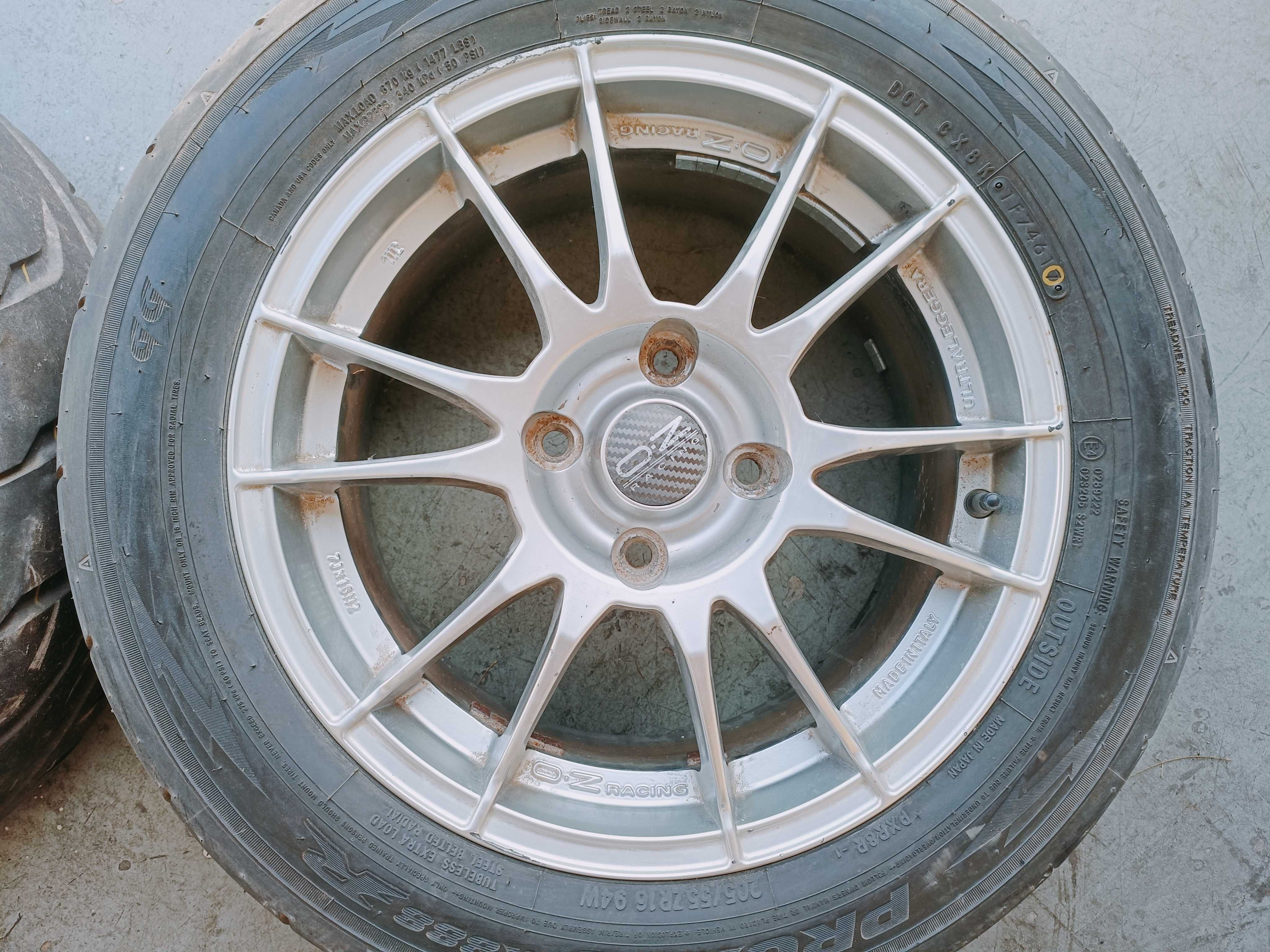 OZ Ultraleggera 16" c/Toyo Proxxes R888R