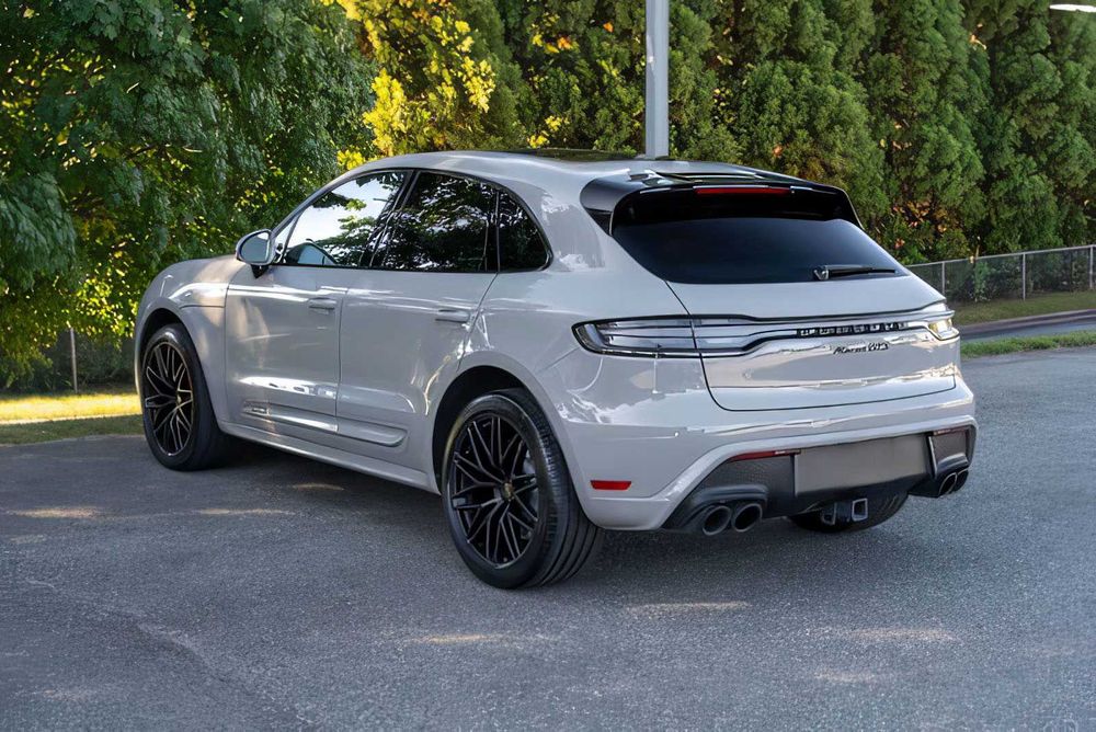 Porsche Macan      2023