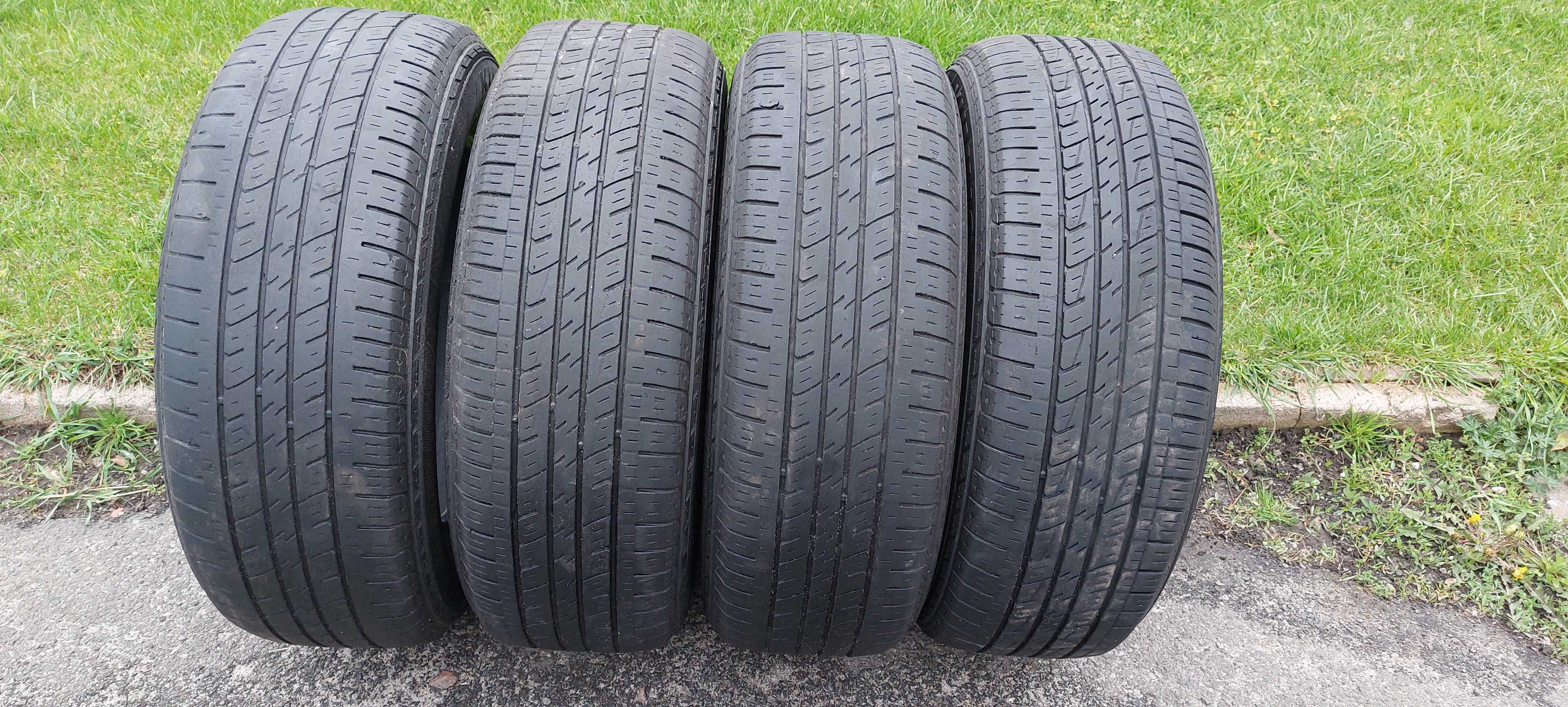 Літні шини 235/65 R17 Kumho Solus KH17