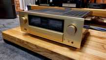 Wzmacniacz zintegrowany Accuphase E4000.