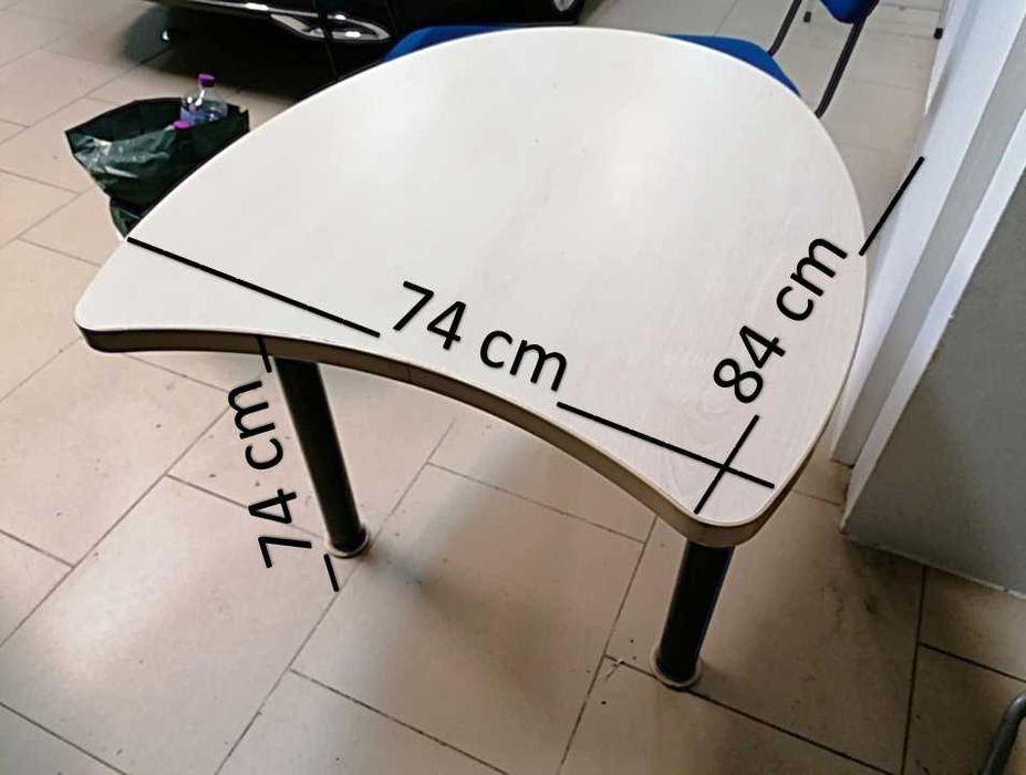 Secretária 74cm x 84cm creme com pés de Metal