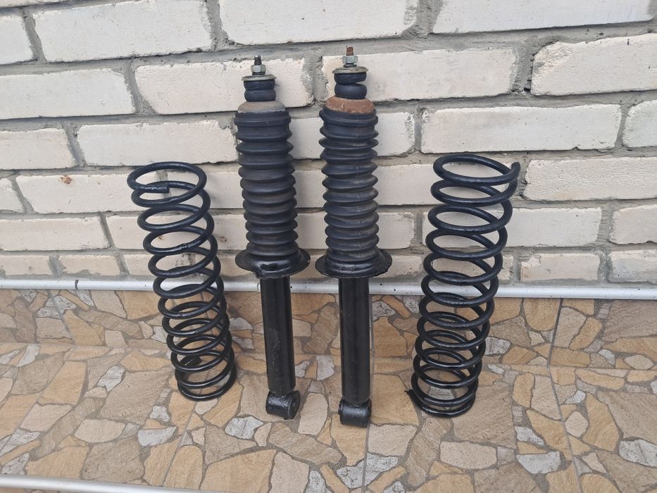 Стойки задні ваз 2108 2109 21099, 2110 2115 амортизатори задні