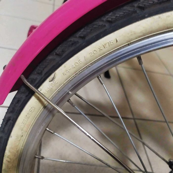 Rower BTWIN 20 cali- dziewczynka + akcesoria w tym kask