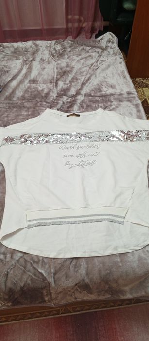 Костюм жіночий, білого кольору