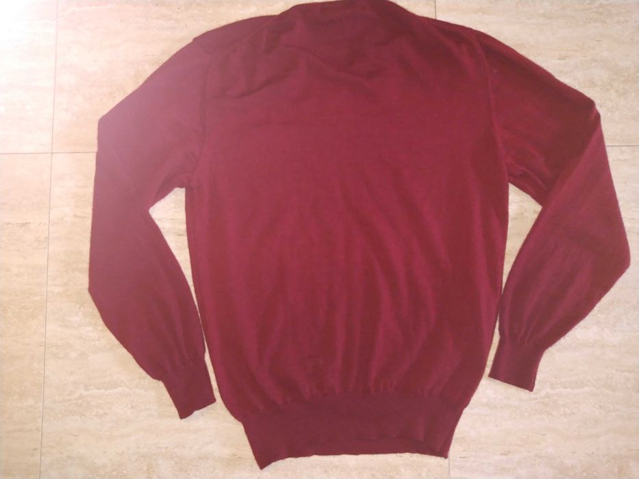 Bordowy, męski sweter w serek 100% merino, r. M