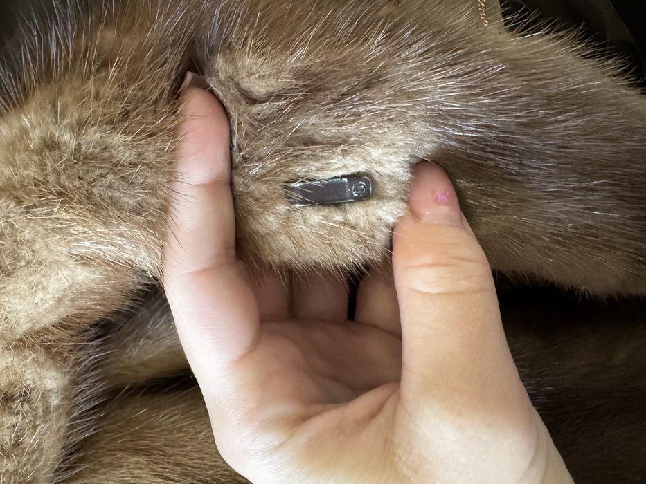 Норкова шуба карамельного кольору SAGA розмір xs s