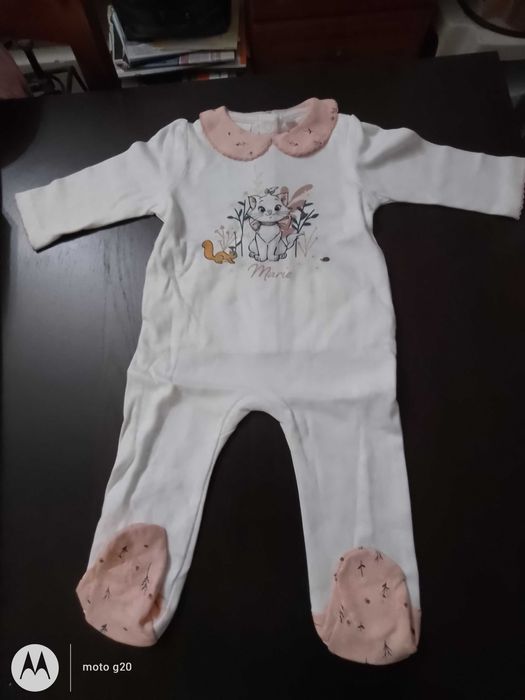 Lindo babygrow Disney Baby  para 6 meses