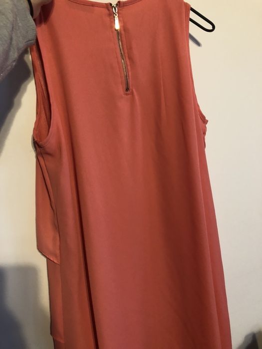 Sukienka z łańcuszkiem