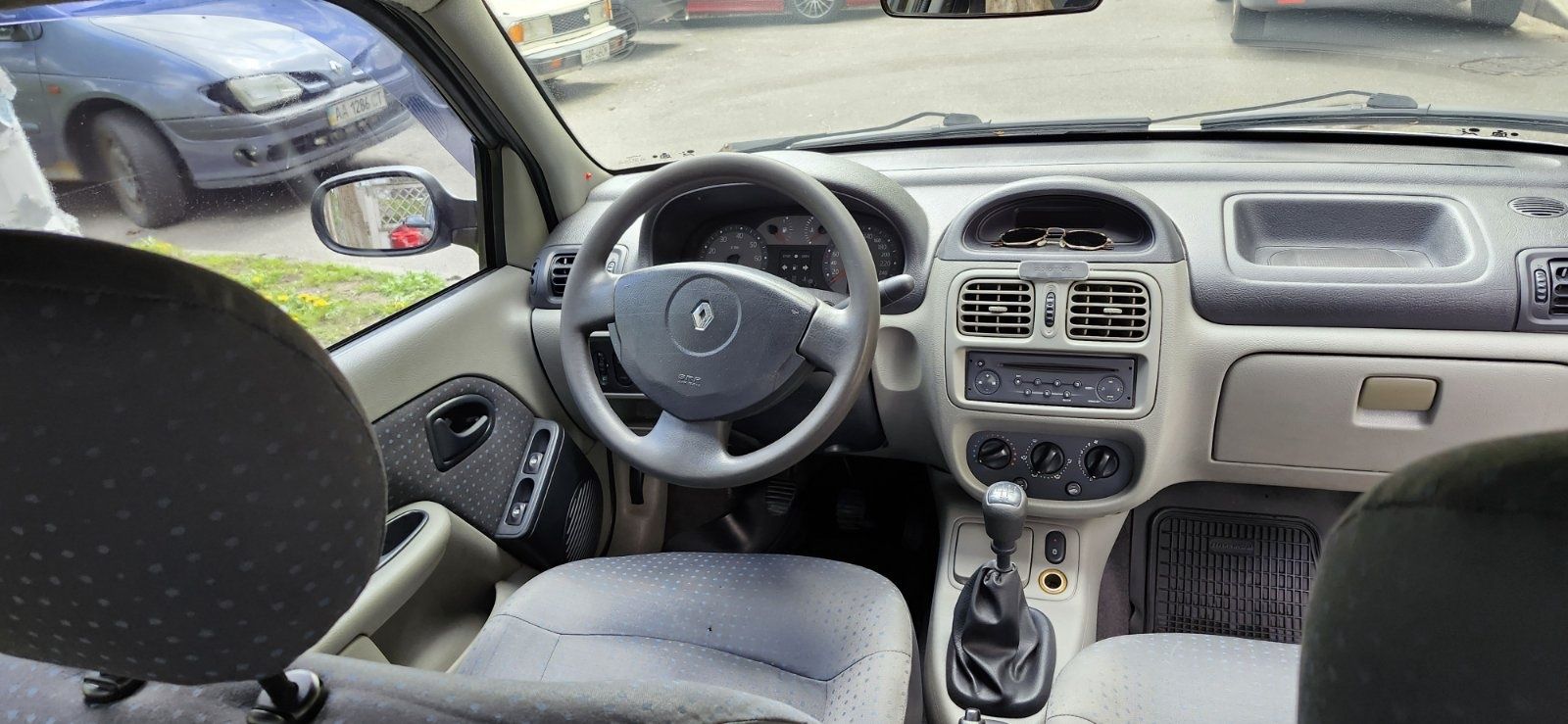 Renault Clio 2.  1.4l 2005р