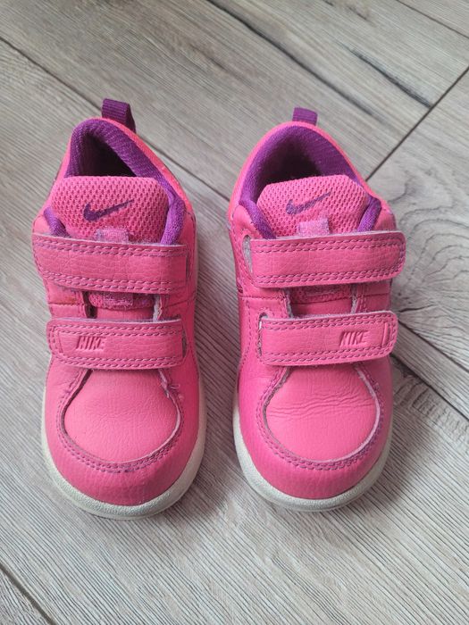 Adidasy Nike na rzepy rozm. 23,5