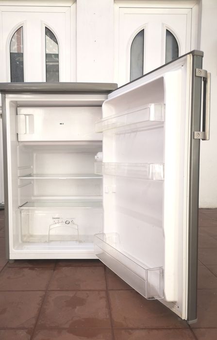 Para venda - Frigorífico monocromático marca BECKEN