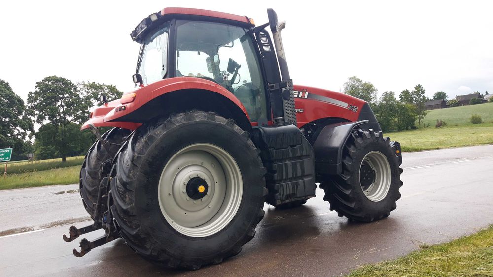 Case IH Magnum 315 New Holland T8