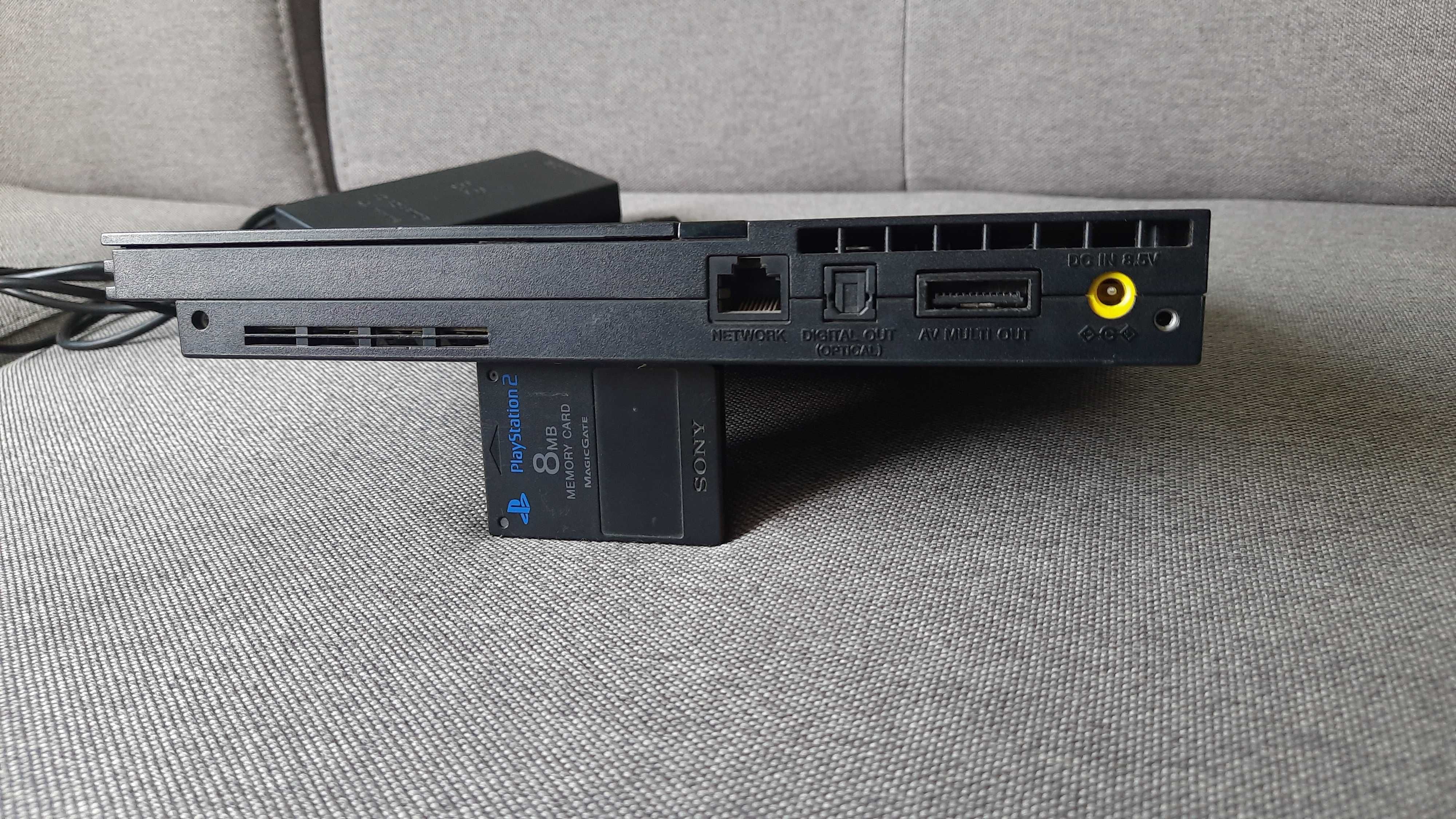 Konsola PS2 Playstation 2 z zasilaczem i kartą pamięci 8mb.
