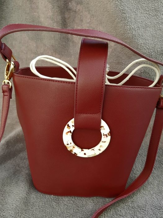 Torebka z kołnierzem bordowa worek Avon