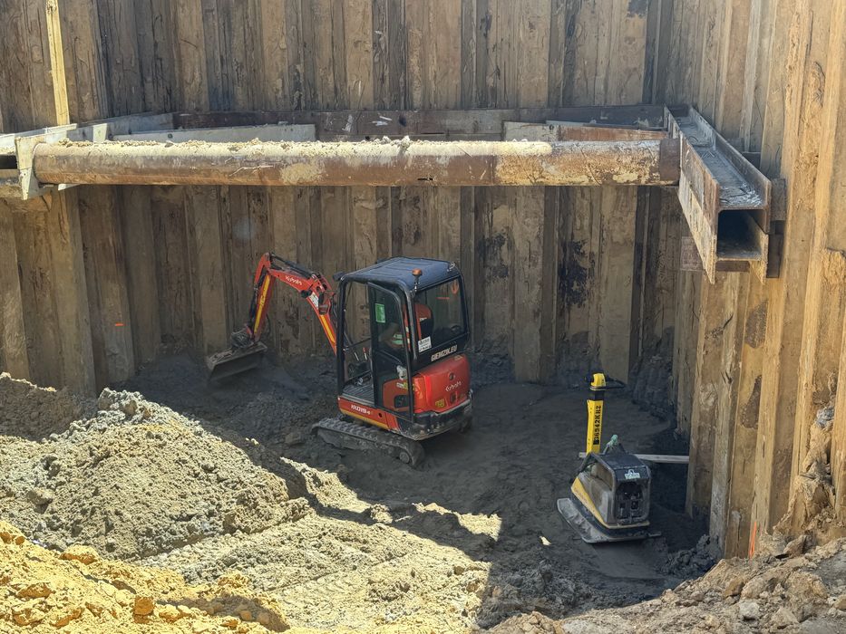 Wynajem koparek, roboty ziemne, budowa dróg, wyburzenia