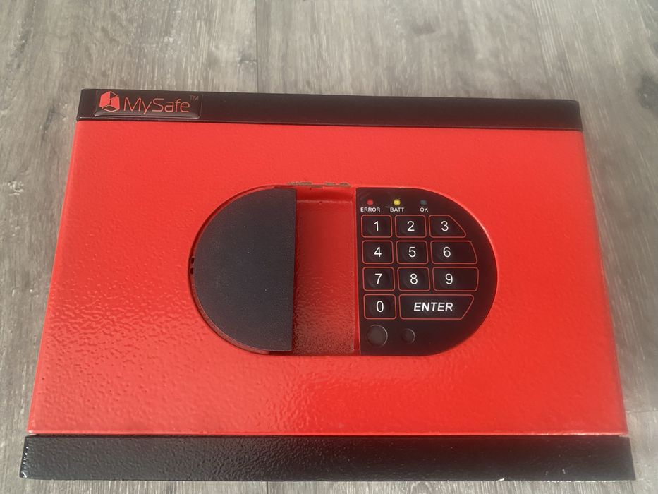 Продам Сейф Griffon MS.17.E RED