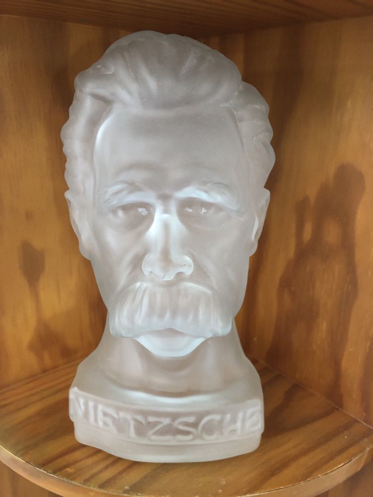 Escultura do Nirtzsche 30 cm