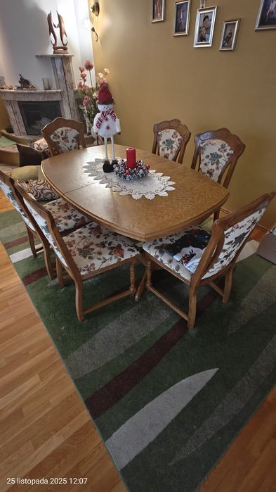 Stół plus krzesła