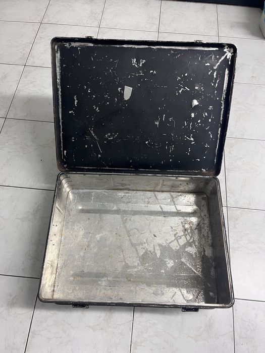 Caixa Metálica cinzenta