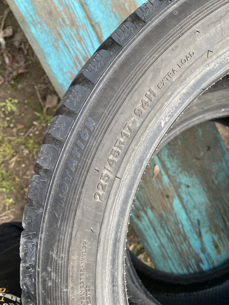 Зима 225/45 r17 в отличном состоянии