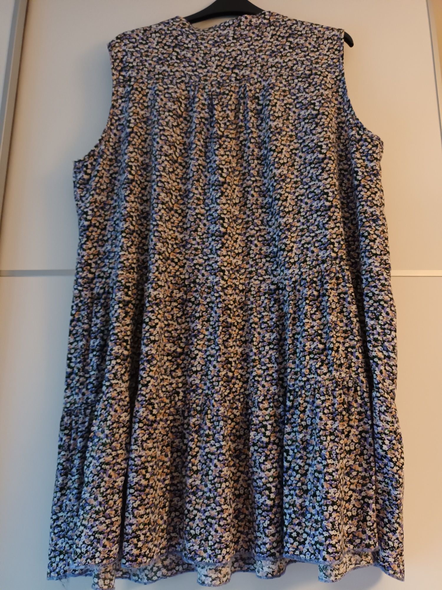 Vestido curto de manga à cava
