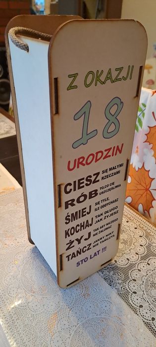 Prezent na urodziny 18,  skrzynka na butelkę