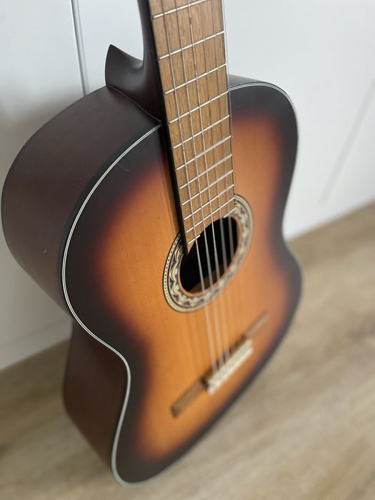 Guitarra acústica clássica Valencia VC304ASB