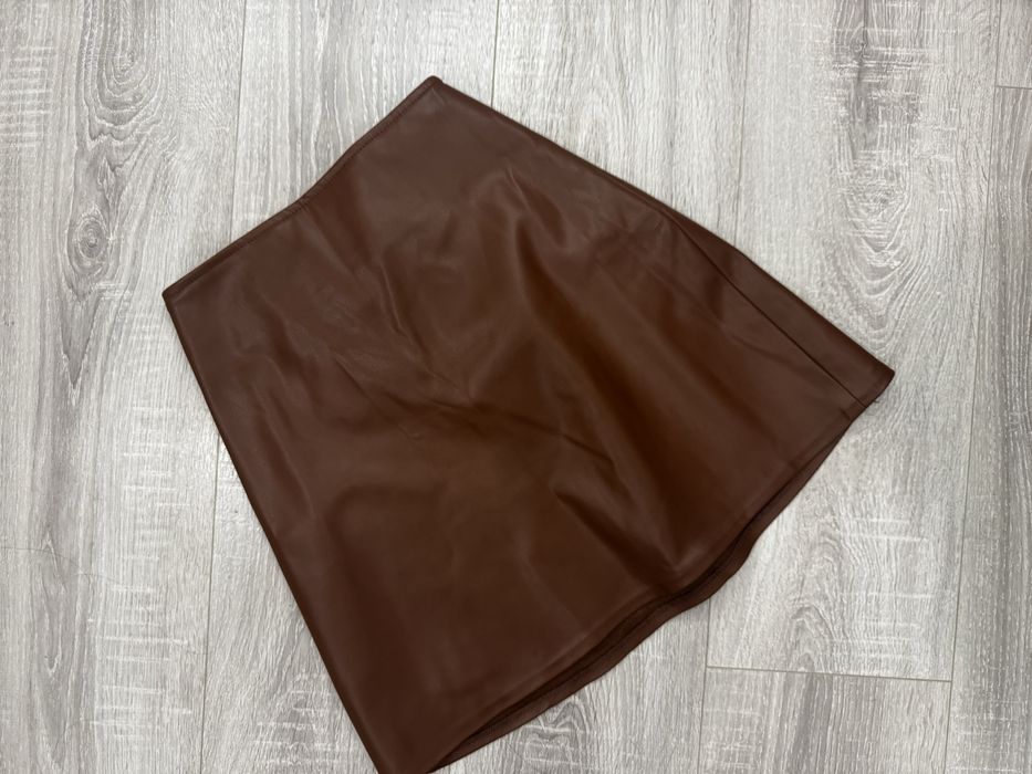 Коричнева шкіряна спідниця