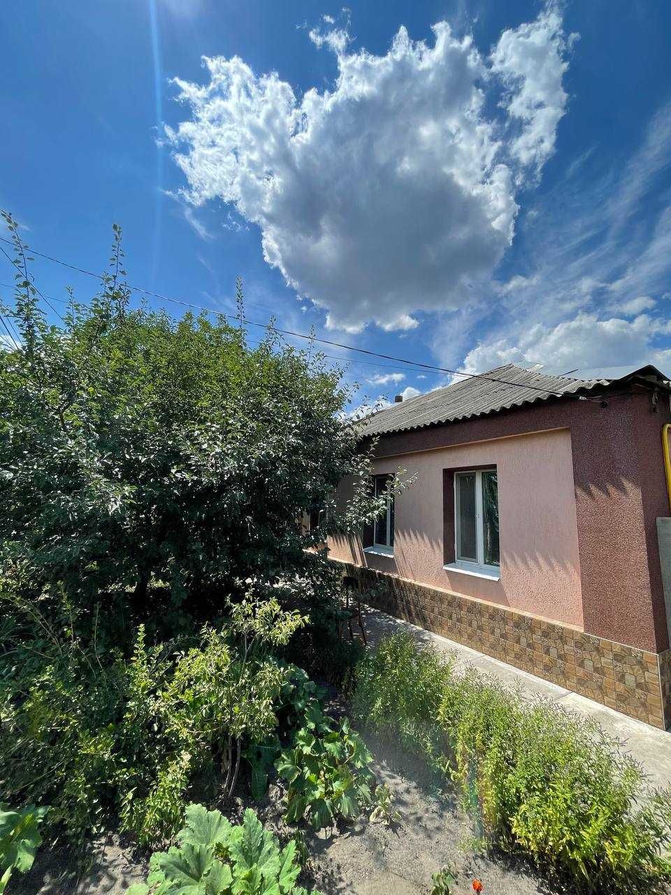 Продам більшу частину будинку з окремим двором Новомиколаївка !!!