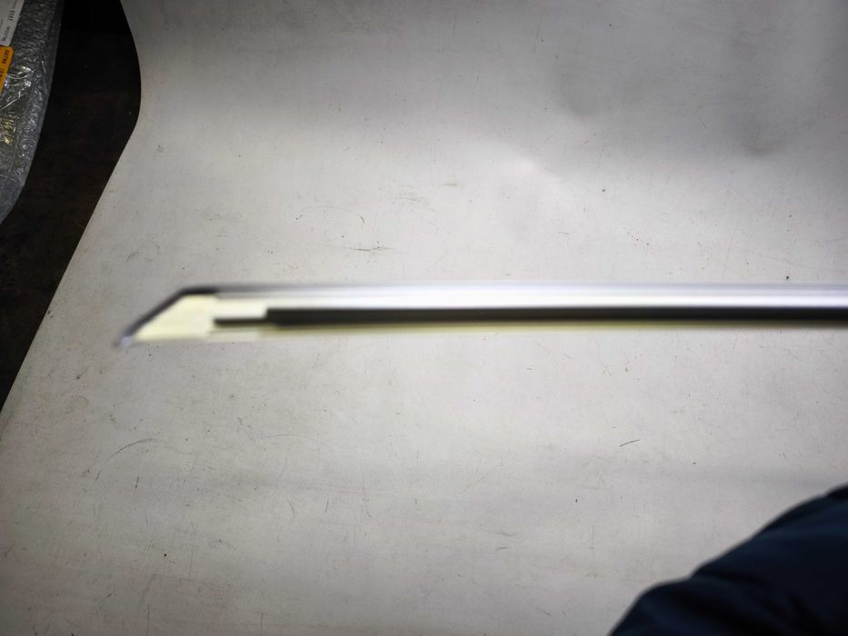 Listwa ramka drzwi prawy przód 12-20 VOLVO V40 R-DESIGN NOWA OE