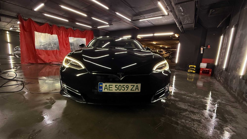 Tesla model s 90d dual motor Rest