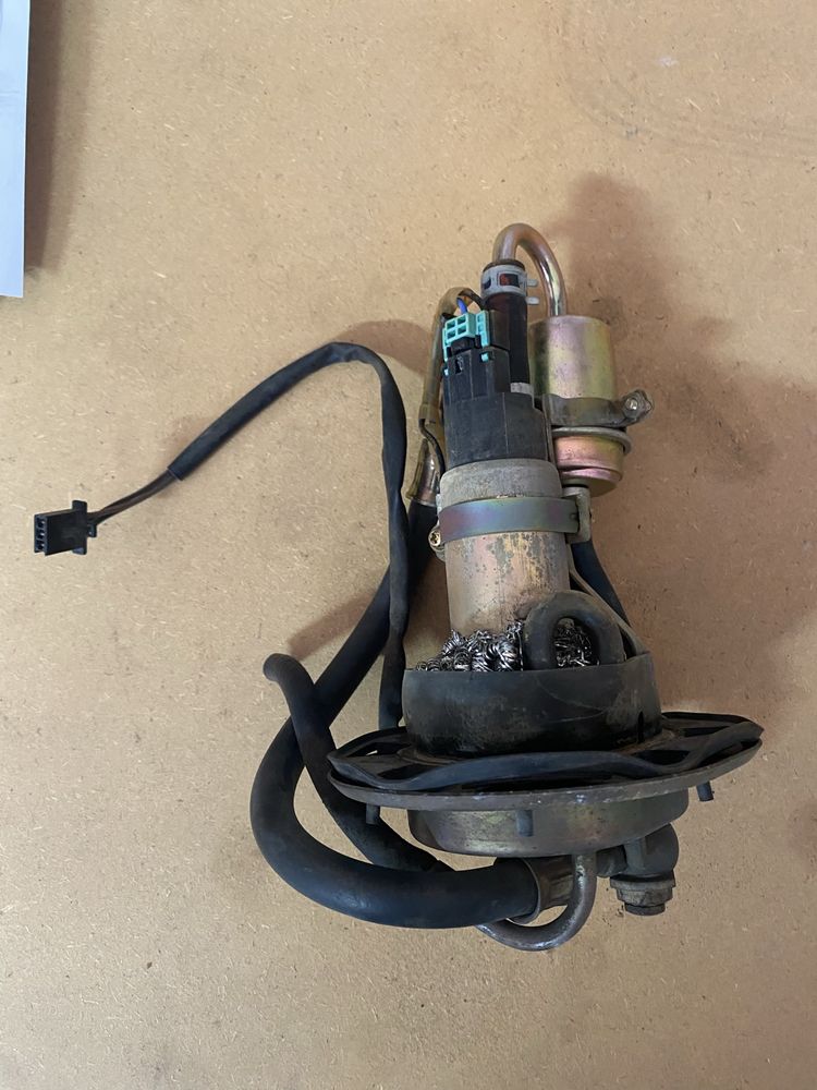 Pompa paliwa cbr 600 f4i pc35 01-06