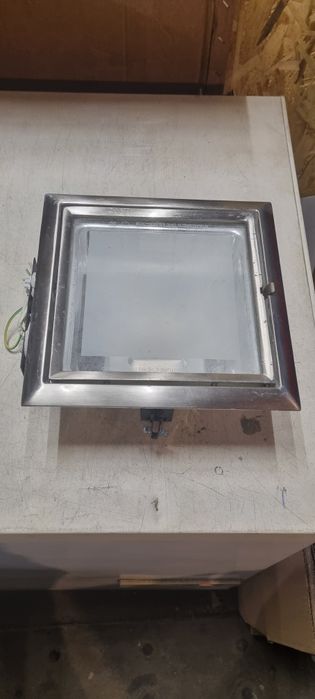 Лампи в потолок, плафони