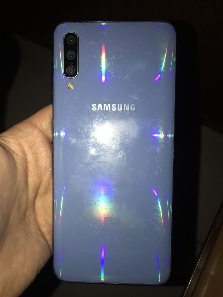 Samsung         A70