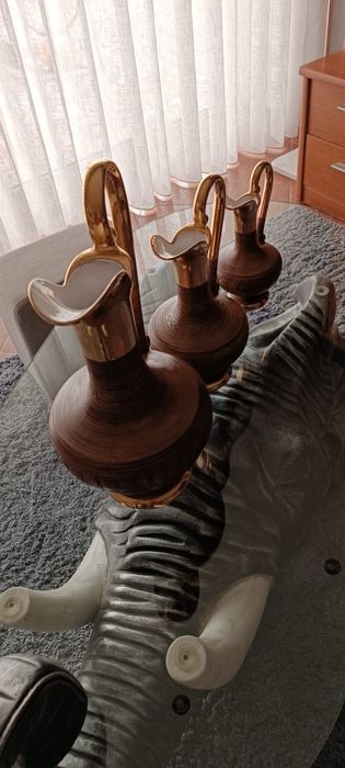Vendo conjunto 3 jarros antigos