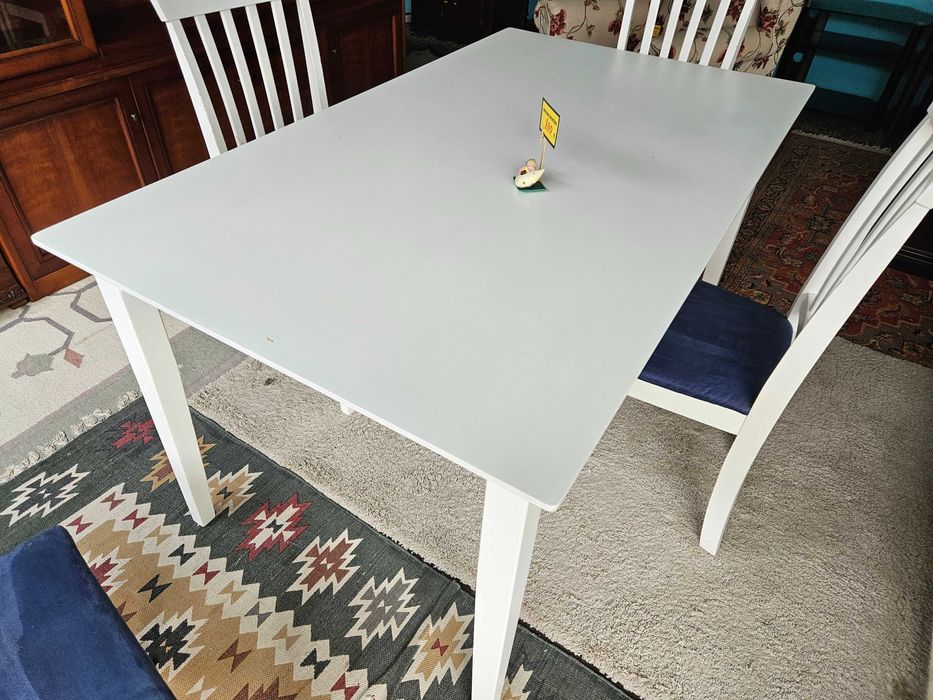 Mesa branca em madeira -Bom estado geral - Só a mesa as ca