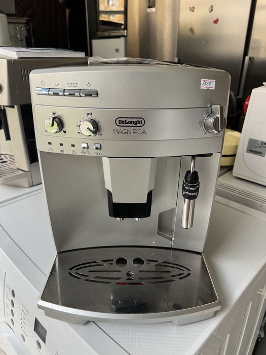 Кавова машина Delonghi Magnifica