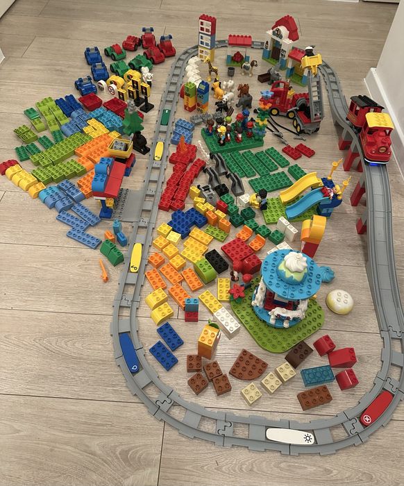 Zestawy Lego Duplo pociąg tory wóz strażacki stajnia i inne