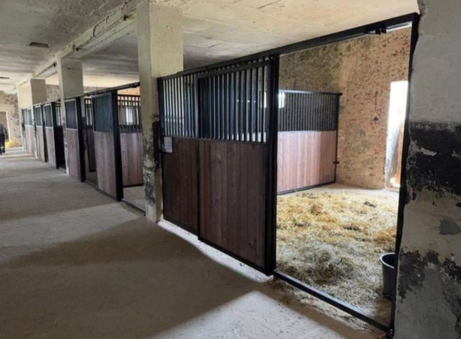 Boksy dla koni ,  FRONT PERŁA