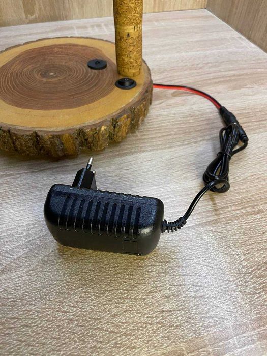 Настольная лампа ручной работы с работой от сети и источника питания