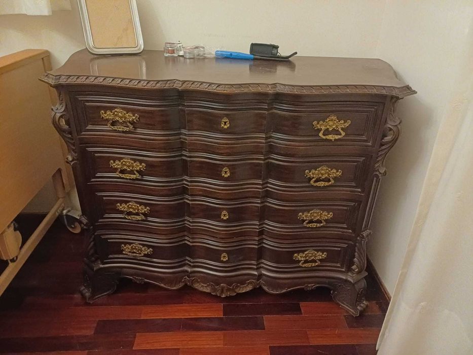 Mobilia de quarto - Cama, comoda e duas mesas de Cabeceira