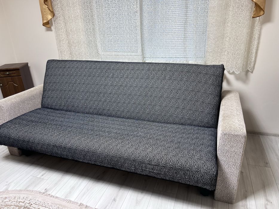 Диван та два крісла у вітальню