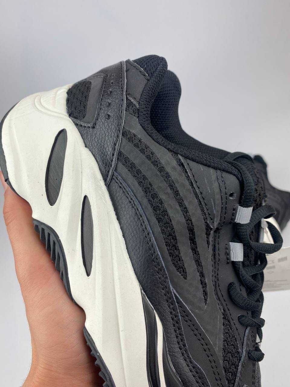 Adidas Yeezy Boost 700 V2 black&white більше У Instagram zakup.ukraine