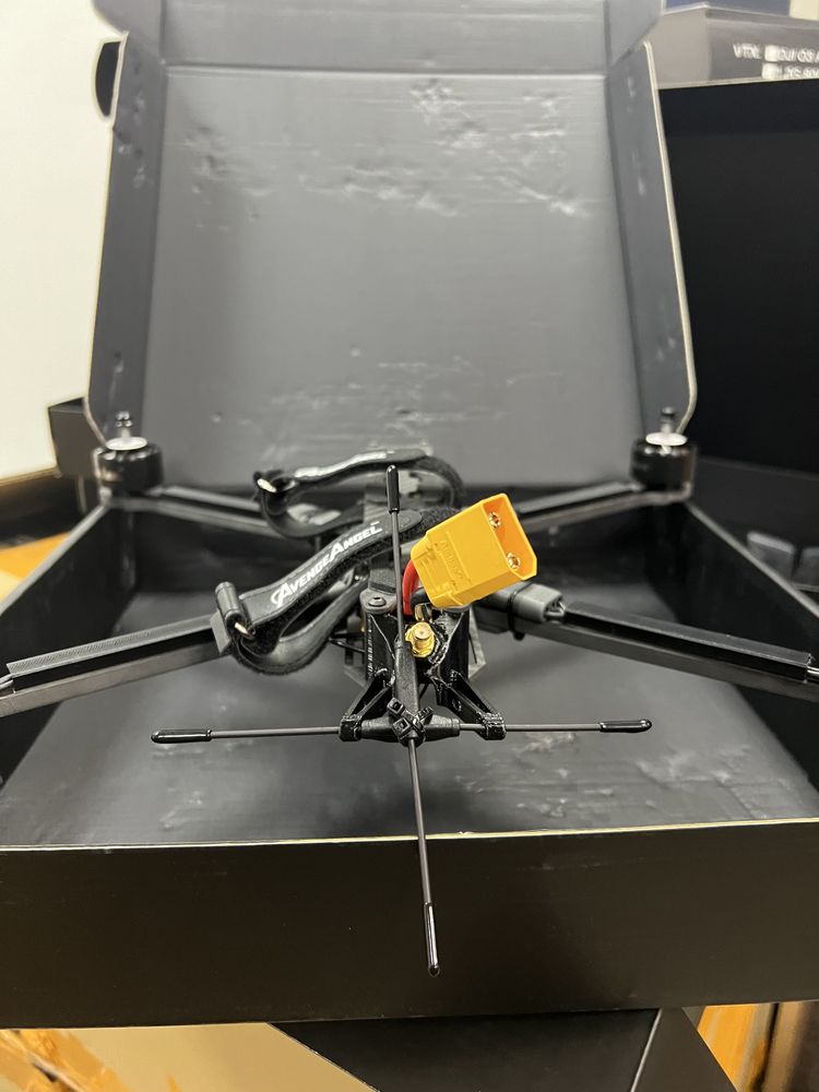 FPV-дрон камікадзе CROSS-10 з подвійним приймачем