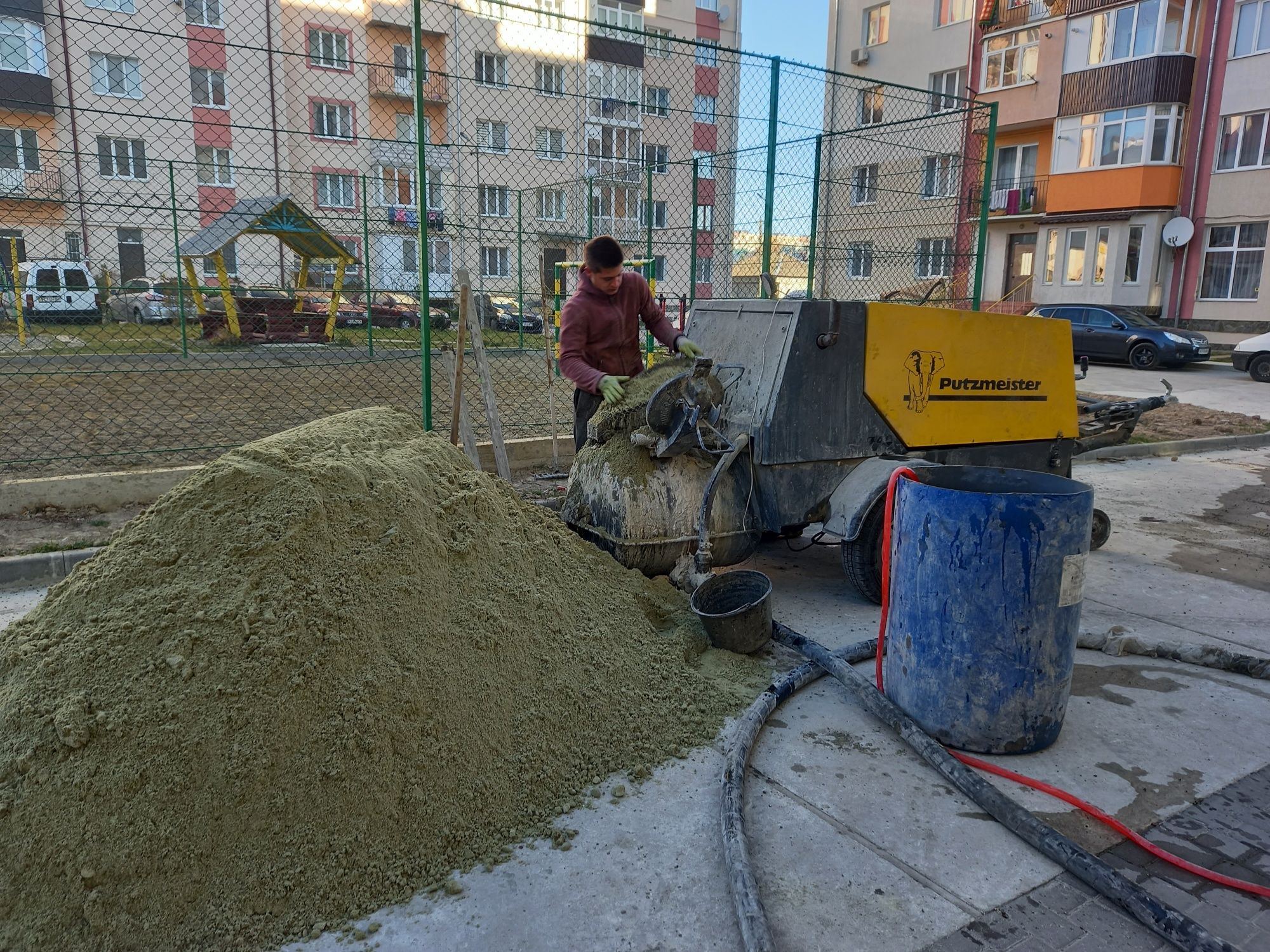 Стяжка підлоги машинним методом (напівсуха стяжка)